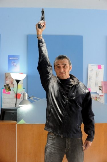 All'ultima spiaggia: Giuseppe Giacobazzi in una scena