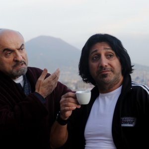 All'ultima spiaggia: Ivano Marescotti insieme a Carmine Faraco in una scena