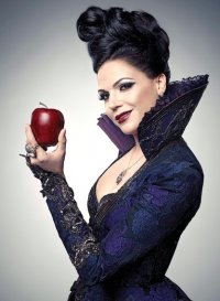 C'era una volta: Lana Parrilla in una foto promozionale della stagione 2