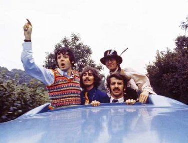 Magical Mistery Tour: un'immagine dal documentario sul mitico tour dei Beatles