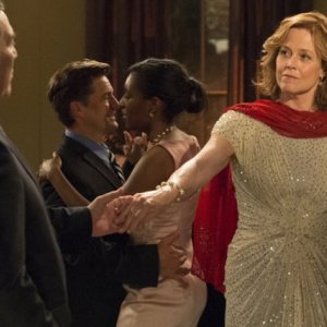 Political Animals: Ciarán Hinds e Sigourney Weaver nell'episodio Second Time Around