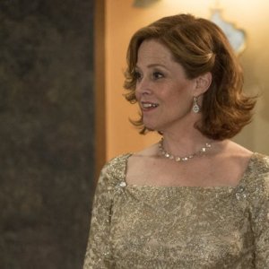Political Animals: Sigourney Weaver in un momento del Pilot della serie