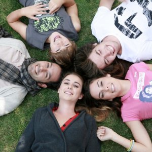 I Cesaroni 5: Matteo Branciamore, Federico Russo, Niccolò Centioni, Micol Olivieri e Nina Torresi in una foto di scena