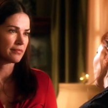 Kim Delaney in un scena dell'episodio Scontro a fuoco della quinta stagione di Army Wives - Conflitti del cuore
