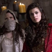 Once Upon a Time: Ginnifer Goodwin e Meghan Ory nell'episodio Red-Handed