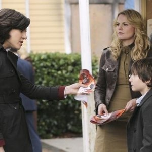 Once Upon a Time: Jennifer Morrison, Lana Parrilla e Jared Gilmore nell'episodio Desperate Souls