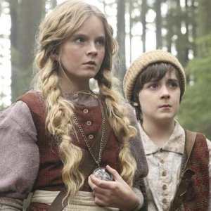 Once Upon a Time: Quinn Lord e Karley Scott Collins nell'episodio True North