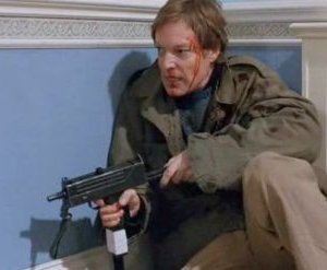 Richard Chamberlain in una scena del film Identità bruciata