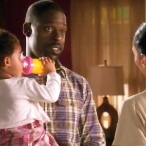 Sterling K. Brown in un scena dell'episodio Scontro a fuoco della quinta stagione di Army Wives - Conflitti del cuore
