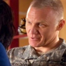 Terry Serpico in una scena dell'episodio Braccia che sorreggono della quinta stagione di Army Wives - Conflitti del cuore