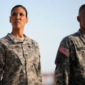 Wendy Davis in una scena dell'episodio Contromisure della quinta stagione di Army Wives - Conflitti del cuore