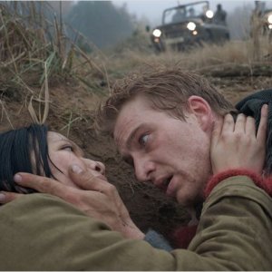 Alexander Fehling in Wir wollten aufs Meer con Phuong Thao Vu