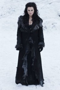 Katie McGrath in un'immagine promozionale della quinta stagione di Merlin
