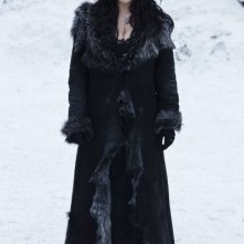 Katie McGrath in un'immagine promozionale della quinta stagione di Merlin