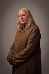 Richard Wilson in una foto promozionale della quinta stagione di Merlin