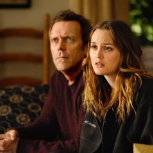 I fedifraghi Leighton Meester e Hugh Laurie in una scena di The Oranges