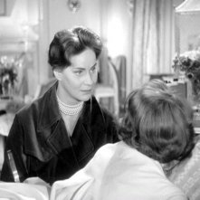 Occhi senza volto: Alida Valli con Edith Scob (di spalle) in una scena del film