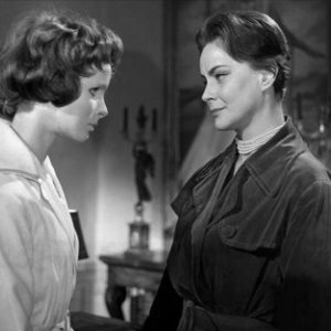 Edith Scob e Alida Valli in una sequenza del film Occhi senza volto (1960)