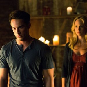 The Vampire Diaries: Michael Trevino e Candice Accola in un momento dell'episodio Growing Pains