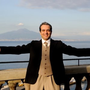 Caruso, la voce dell'amore: Gianluca Terranova in una foto promozionale della fiction