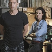 Last Resort: Scott Speedman e Camille De Pazzis nell'episodio Captain