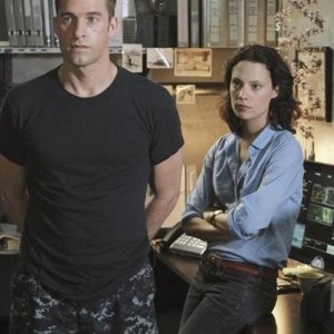 Last Resort: Scott Speedman e Camille De Pazzis nell'episodio Captain