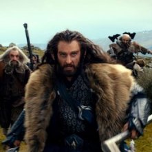Richard Armitage/Thoris alla guida dei nani in una scena di Lo Hobbit - Un viaggio inaspettato