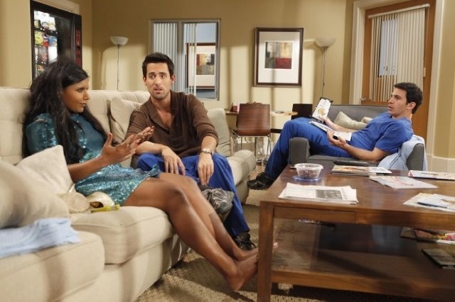 The Mindy Project: Chris Messina, Mindy Kaling ed Ed Weeks in una scena della serie