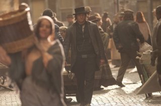 Copper: Tom Weston-Jones in una scena dell'episodio Surviving Death