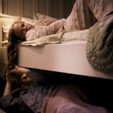 Mama: le piccole Megan Charpentier e Isabelle Nélisse in una scena del film