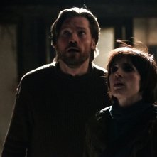 Mama: Nikolaj Coster-Waldau con Jessica Chastain in una scena del film