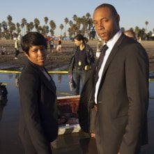 Southland: Dorian Missick e Regina King nell'episodio Wednesday