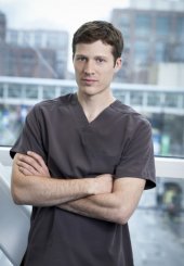 The Mob Doctor: Zach Gilford in una foto promozionale della serie