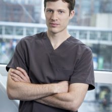 The Mob Doctor: Zach Gilford in una foto promozionale della serie