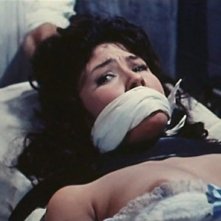 Dany Carrel in una scena audace del film Il mulino delle donne di pietra