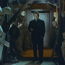 Herbert A.E. Bohme in una sequenza del film Il mulino delle donne di pietra