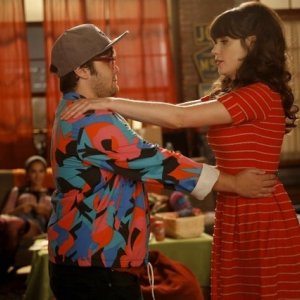New Girl: Charlie Saxton e Zooey Deschanel nell'episodio Neighbors