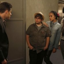 New Girl: Max Greenfield, Charlie Saxton, Morgan Krantz, Jasmine Di Angelo e Jinny Chung nell'episodio Neighbors