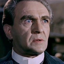 Primo piano di Herbert A.E. Bohme in una sequenza del film Il mulino delle donne di pietra