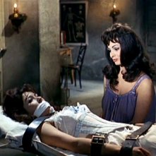 Scilla Gabel e Dany Carrel in una sequenza del film Il mulino delle donne di pietra