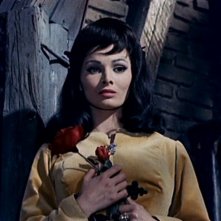 Scilla Gabel in una sequenza del film Il mulino delle donne di pietra