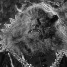 Jean Marais in una sequenza del film La Bella e la Bestia (1946)