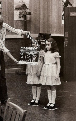 Shining: si batte il ciak per la terrificante apparizione delle gemelle Grady