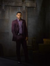 Castle: Jon Huertas in una foto promozionale della stagione 5