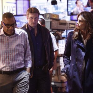 Castle: Tyrees Allen, Stana Katic e Nathan Fillion in una scena dell'episodio Cloudy With a Chance of Murder