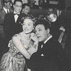 Sanremo 1955 - il vincitore Claudio Villa con la conduttrice Maria Teresa Ruta.