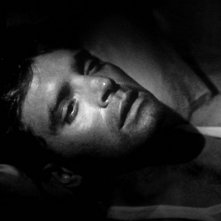 Burt Lancaster in una sequenza del film I Gangsters (1946)