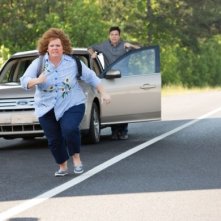 Melissa McCarthy tenta la fuga rincorsa da Jason Bateman in Identity Thief