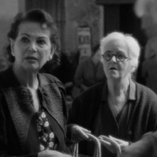 Chus Lampreave e Claudia Cardinale in El artista y la modelo