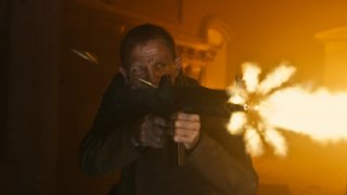 Skyfall: Daniel Craig spara con il suo potentissimo mitra